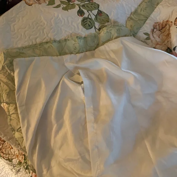 Beautiful  queen spring/summer butterfly bedspread w/shames - Picture 4 of 4